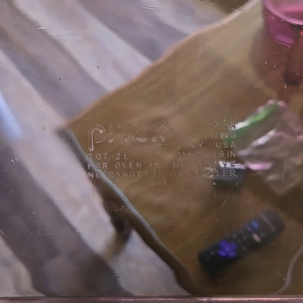 PYREX Corning VISIONS Cranberry 2 Quart Casserole 11×7 Casserole - Picture 2 of 2